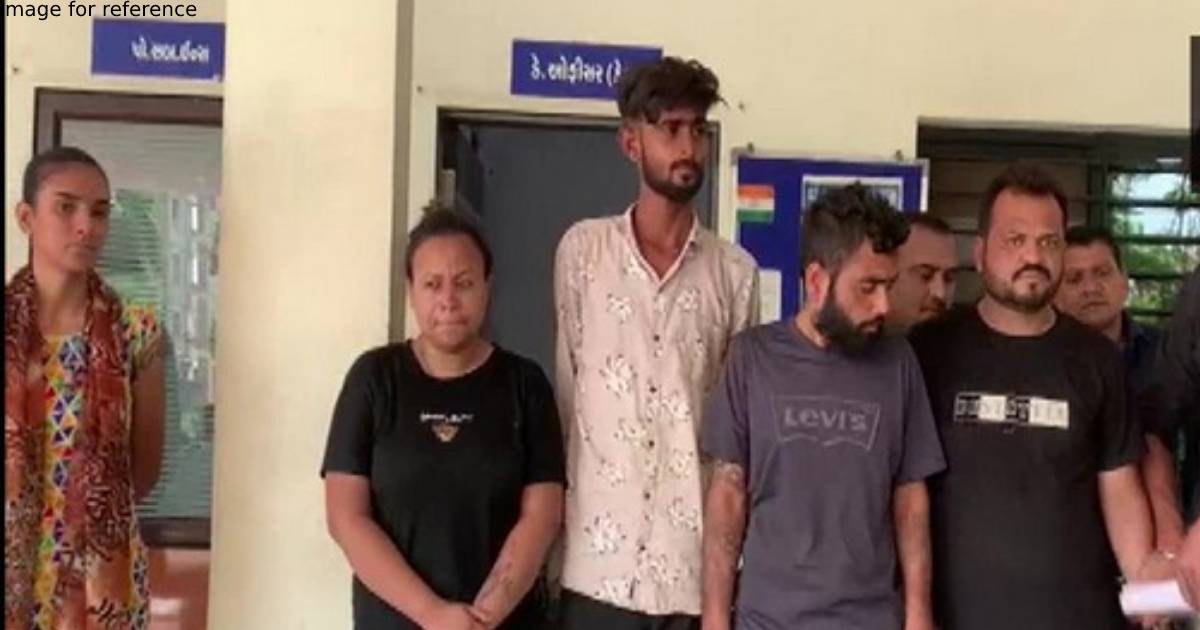 Gujarat: 4 held in Vadodara for smuggling drugs worth lakhs